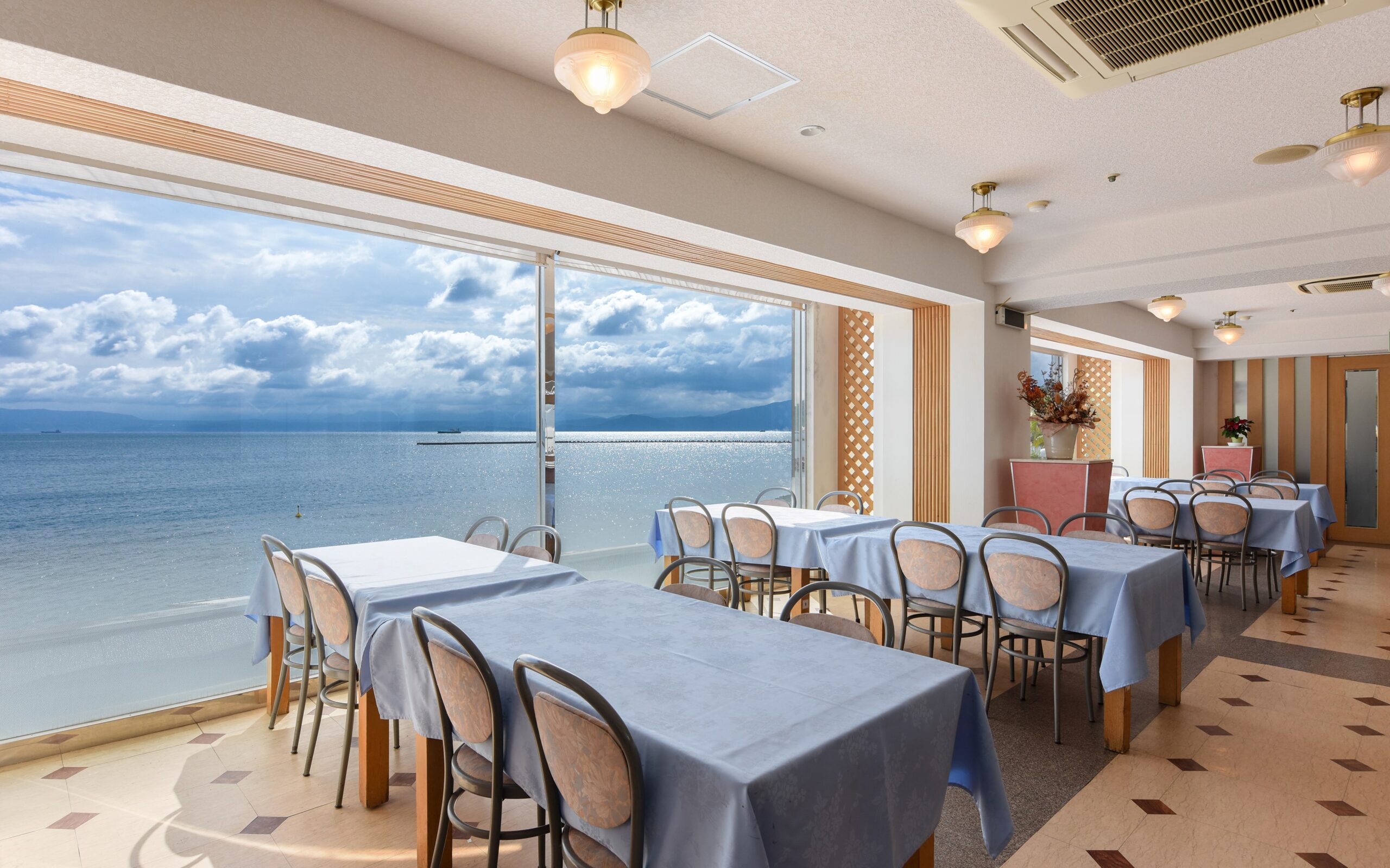 海が見えるレストラン「フラミンゴ」
